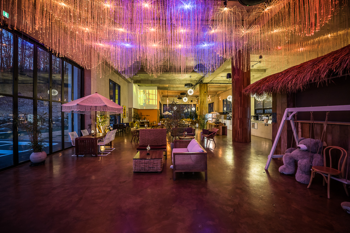 조명 감성 카페 실내 — 용인 모현