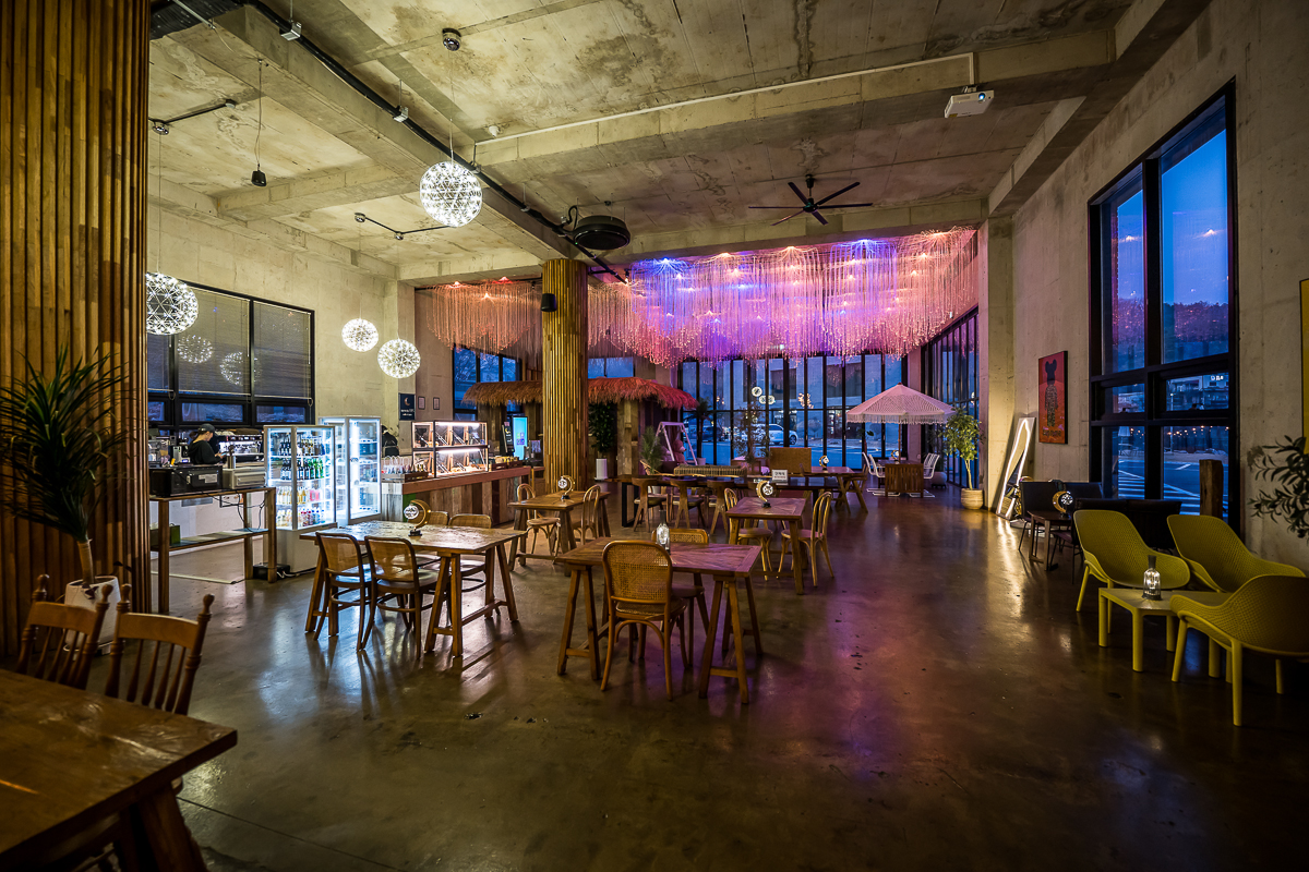 초저녁 조명 맛집 카페 — moon115