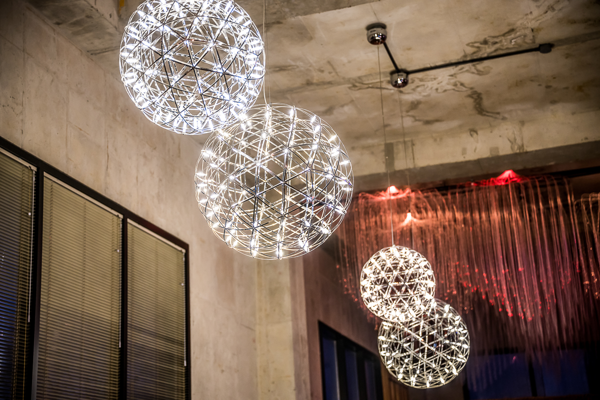 문115 카페 천장 둥근 조명