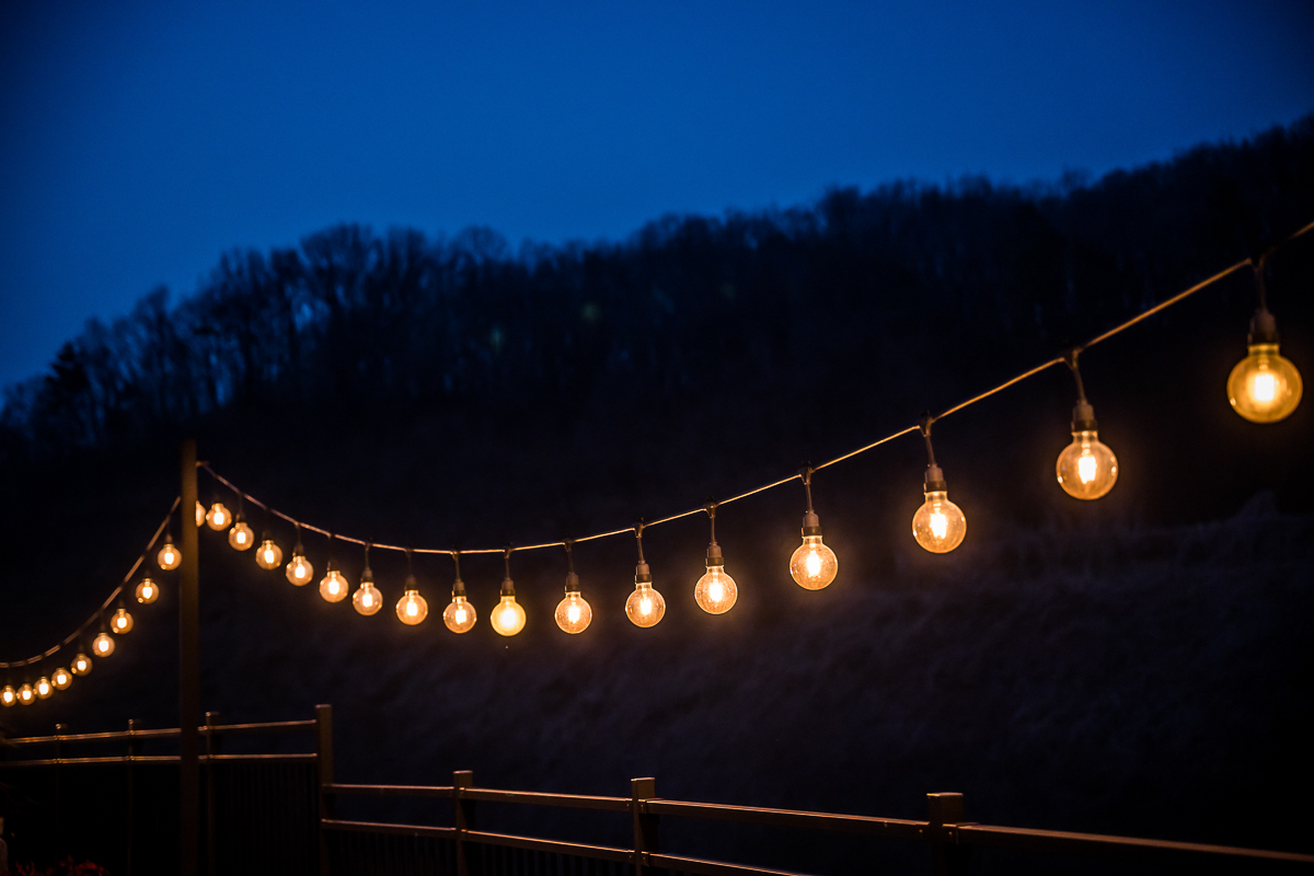 야외 전구 조명 — moon115 카페